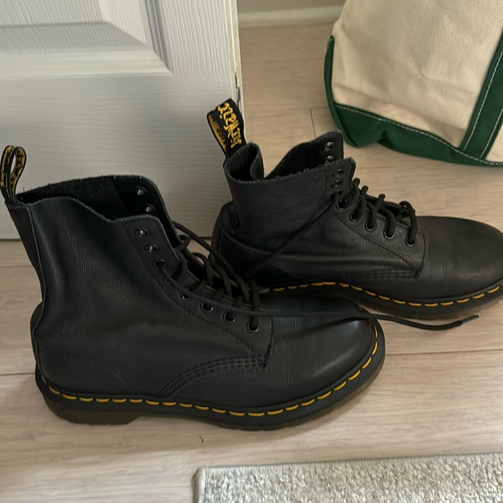 Dr Martens Women's 1460 Pascal Virginia 8-Eye Boots Size 8
